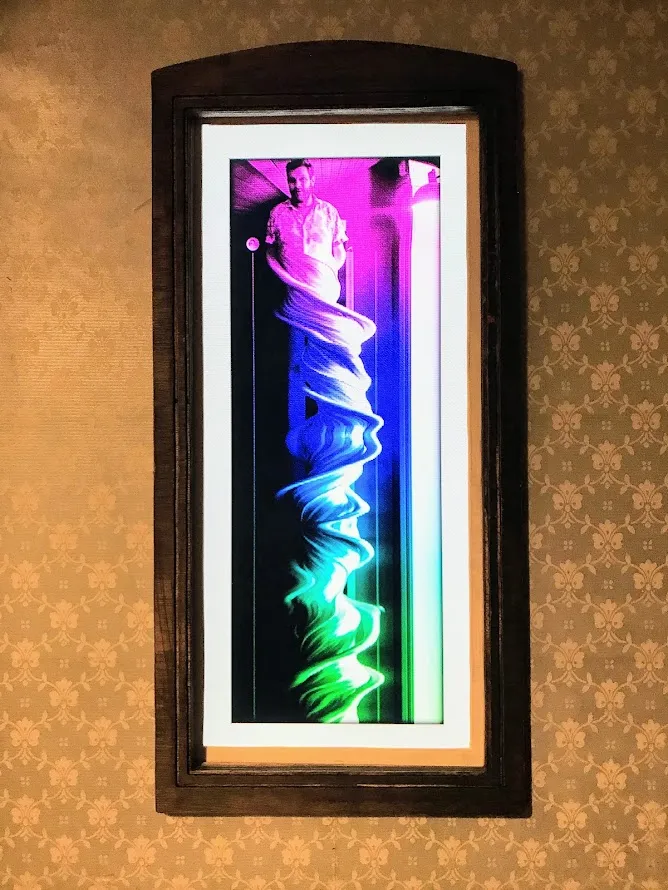 Screen shows top part of man's body with twisted column
beneath.